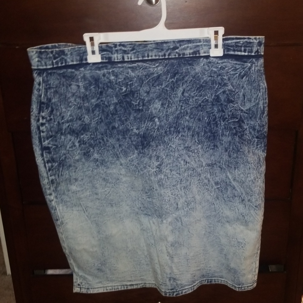 Fashion Nova skirt